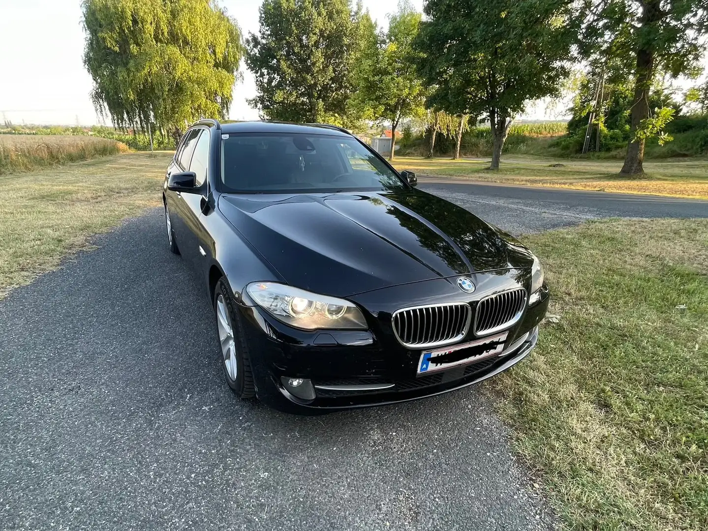 BMW 530 530d xDrive Touring Österreich-Paket Schwarz - 2