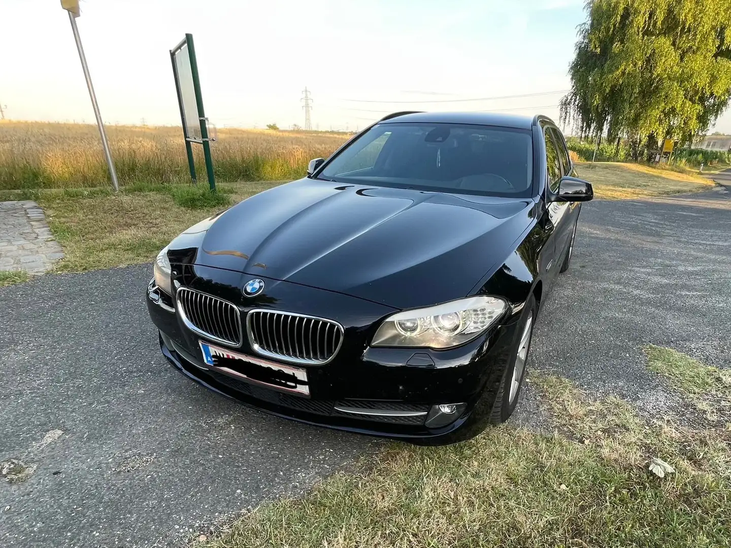 BMW 530 530d xDrive Touring Österreich-Paket Schwarz - 1