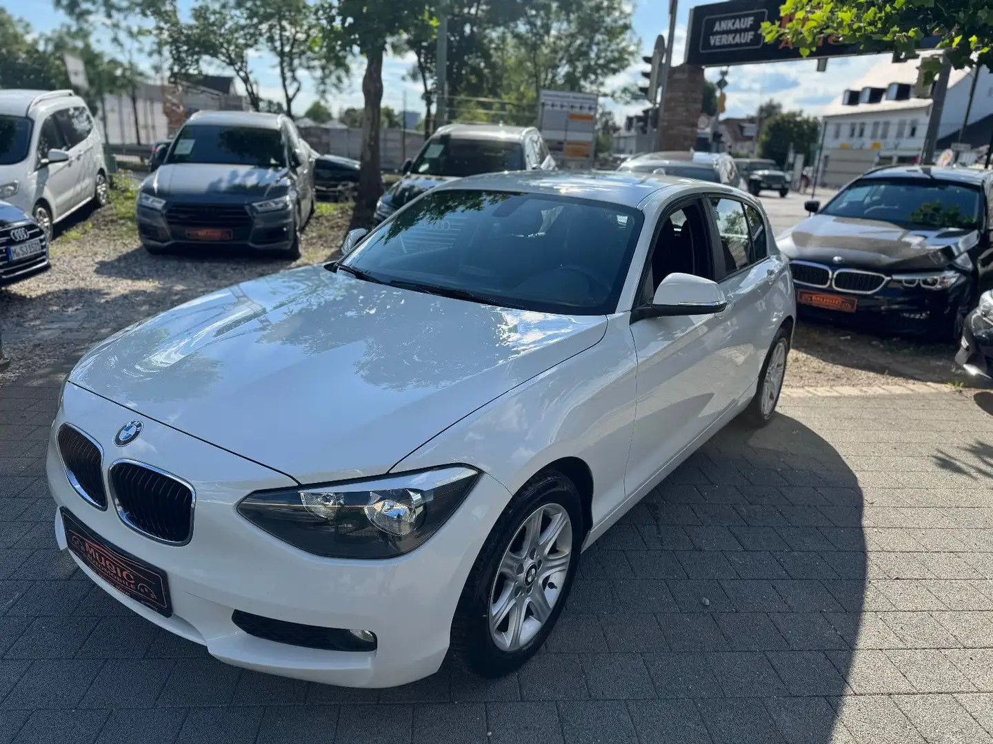 BMW 114 Baureihe 1 Lim. 5-trg. 114 i Weiß - 1