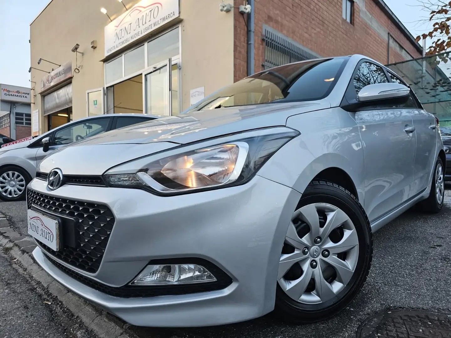 Hyundai i20 1.1 CRDI 75cv Comfort*Clima*Euro6*Neopatentati* Argent - 1