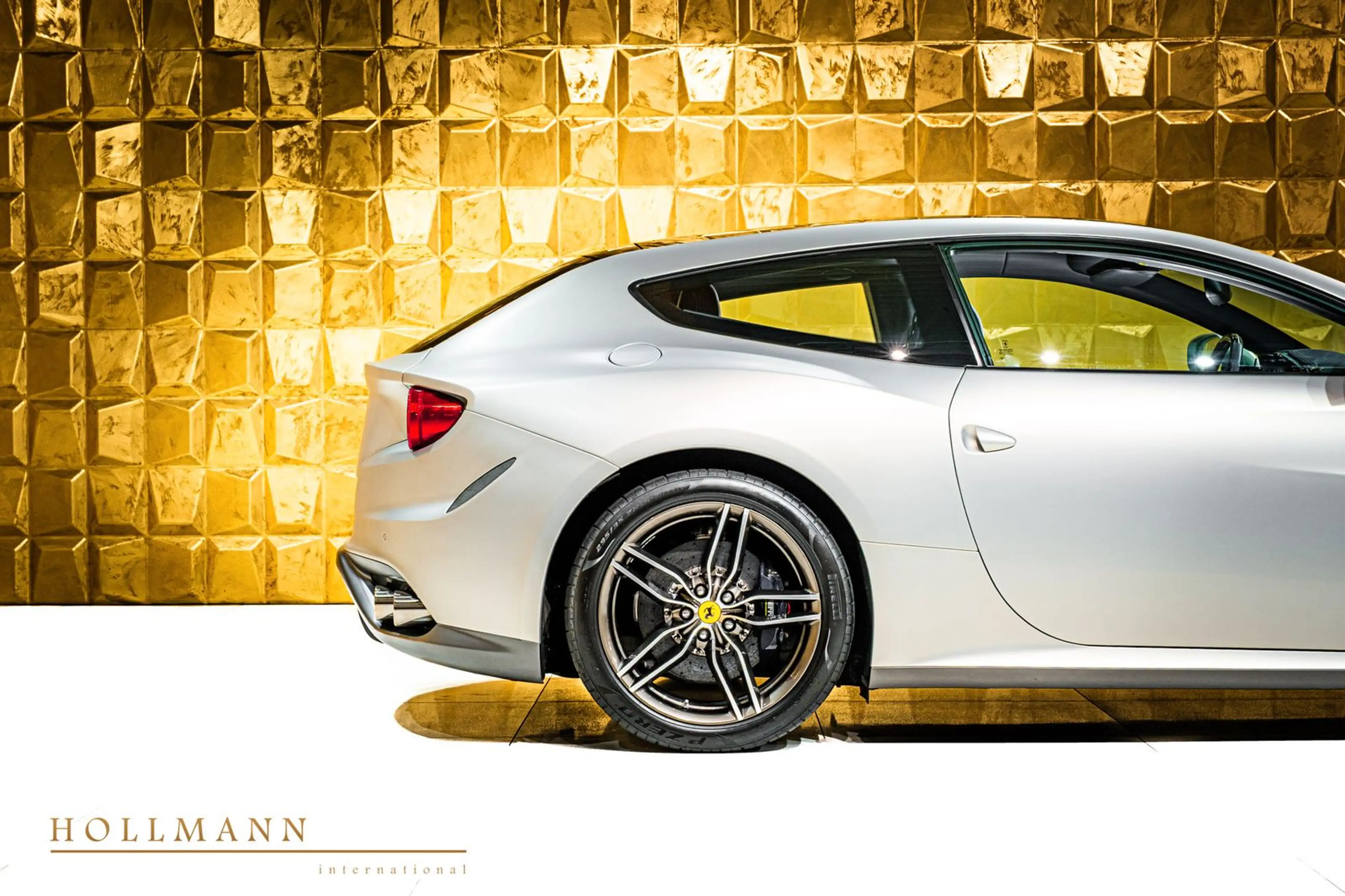 Ferrari FF CARBON + PASSENGER DISPLAY + PANORAMA + LIFT — photo 11