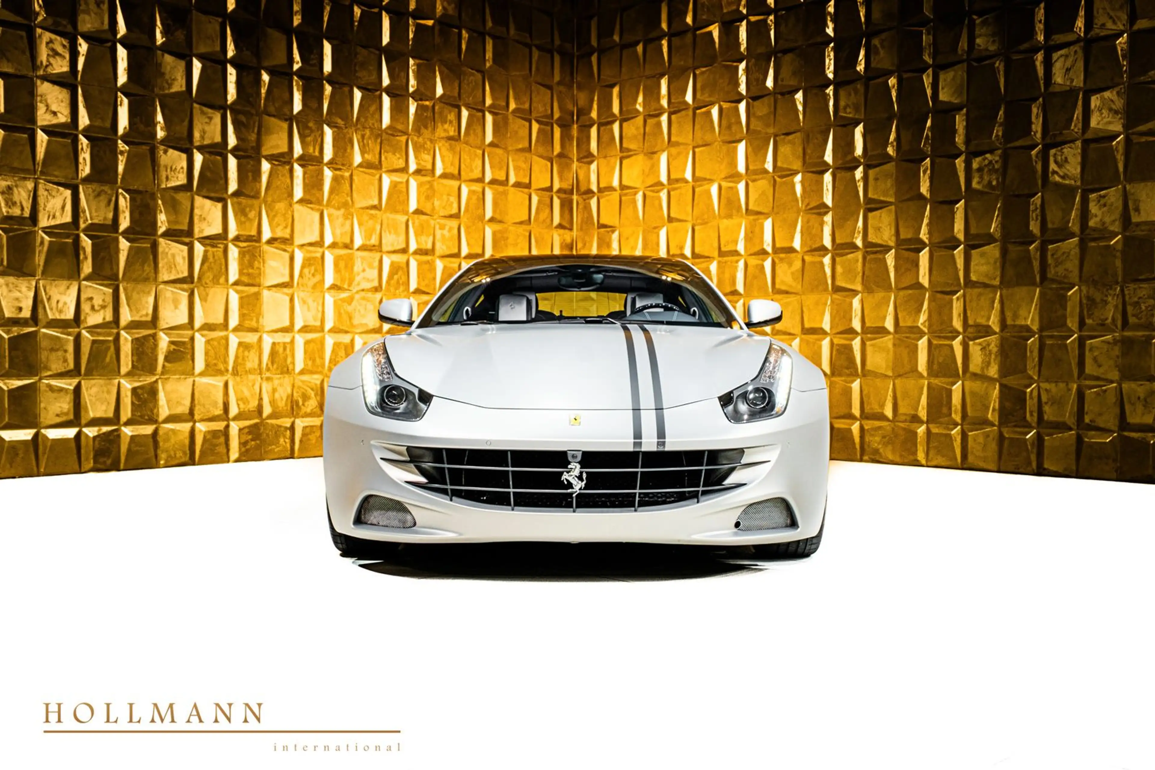 Ferrari FF CARBON + PASSENGER DISPLAY + PANORAMA + LIFT — photo 7