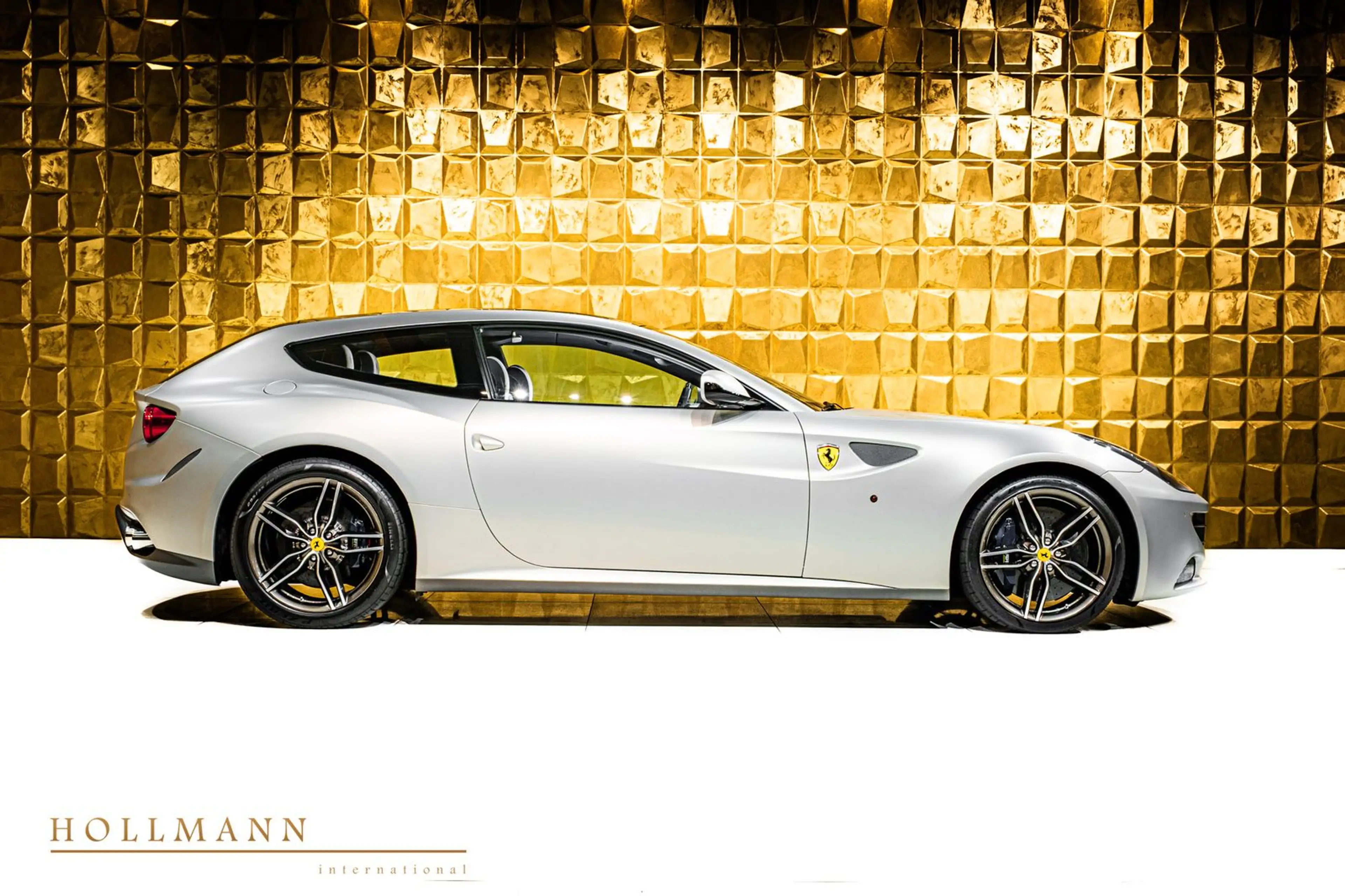 Ferrari FF CARBON + PASSENGER DISPLAY + PANORAMA + LIFT — photo 13