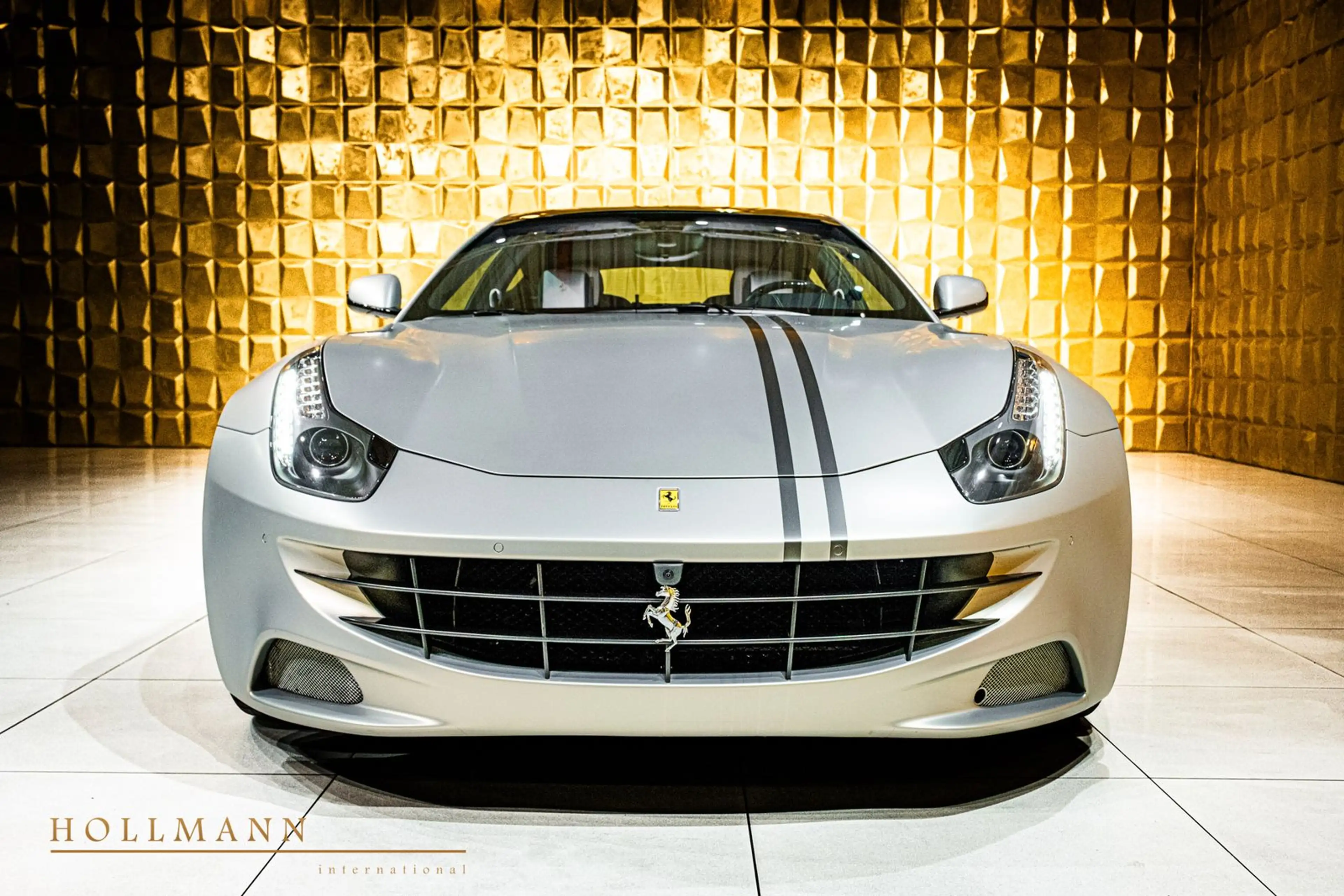 Ferrari FF CARBON + PASSENGER DISPLAY + PANORAMA + LIFT — photo 9