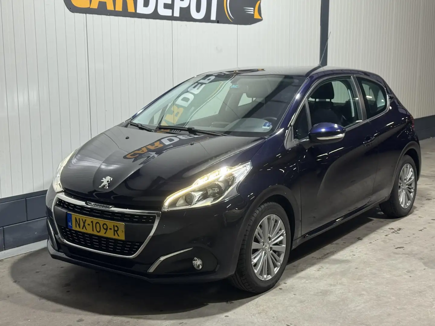 Peugeot 208 1.2 PureTech Active Super Netjes Vol Jaar APK Blue - 1
