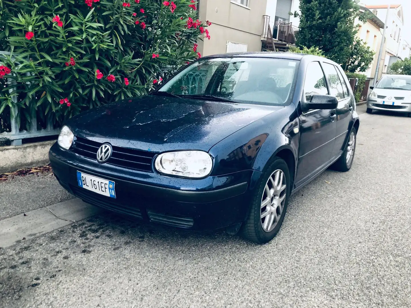 Volkswagen Golf - 1