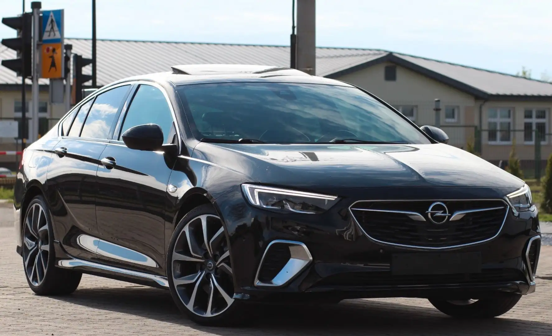 Opel Insignia Grand Sport 2.0 Turbo 260 ch AWD GSi - 2