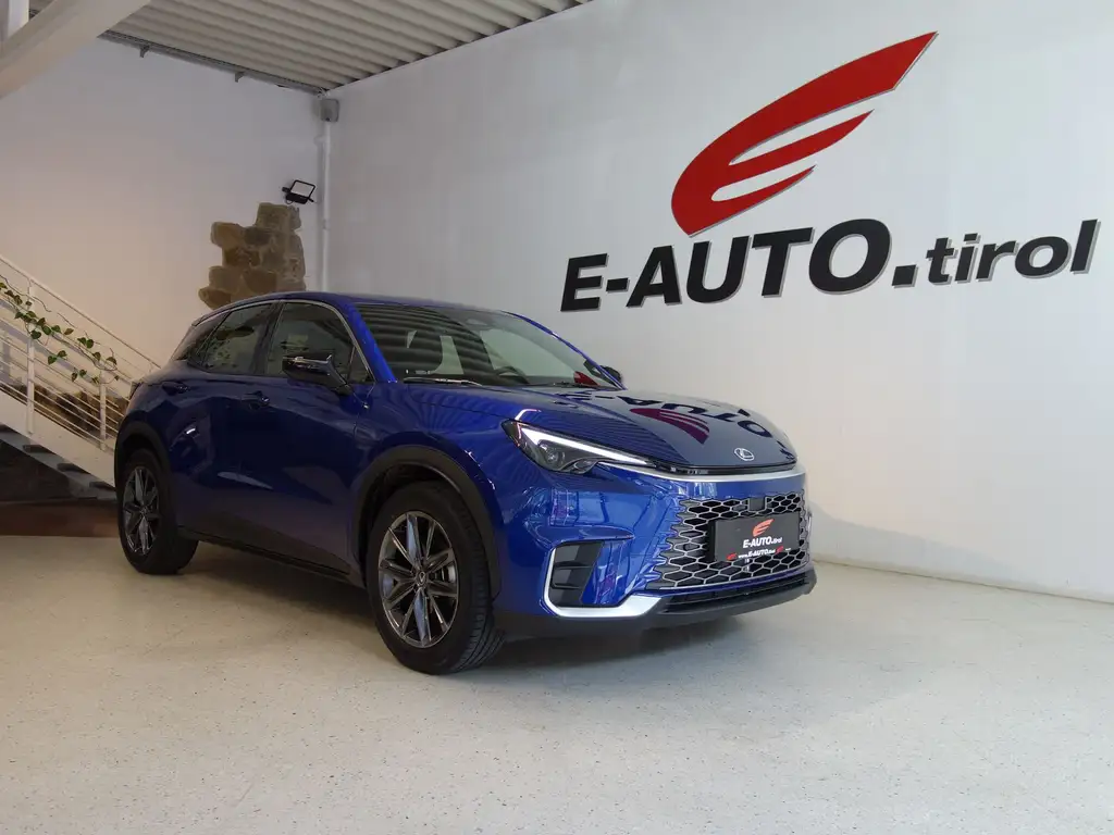 Lexus LBX 2026 из Европы — купить под ключ