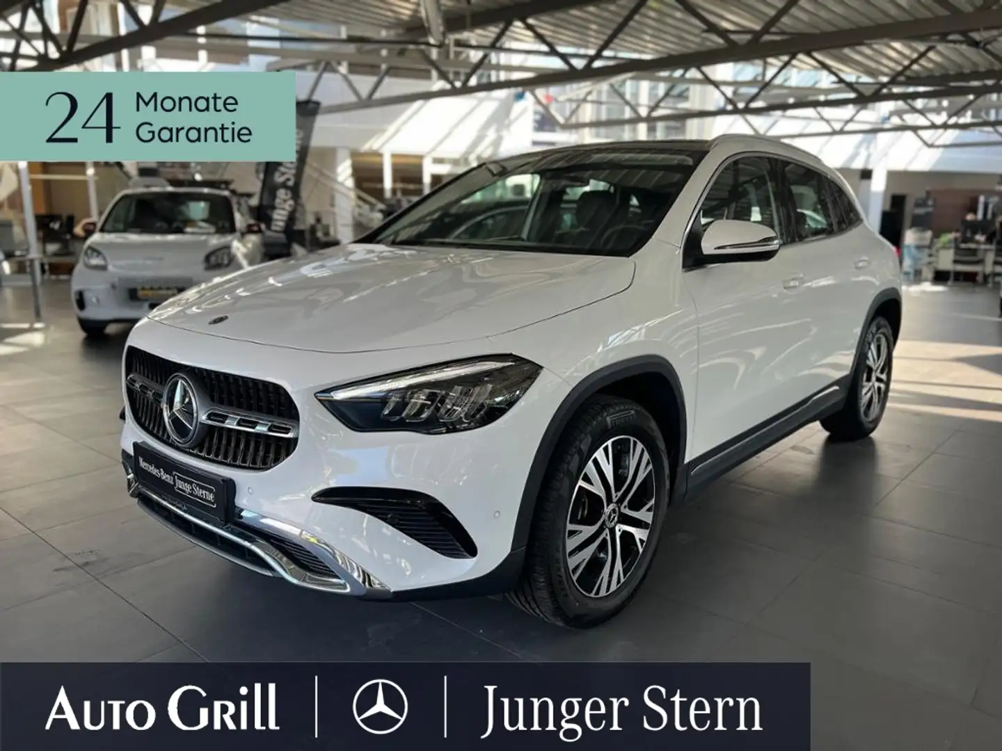Mercedes-Benz GLA 200 Avantgarde Pano Distronic AHK KeyGO Wit - 2