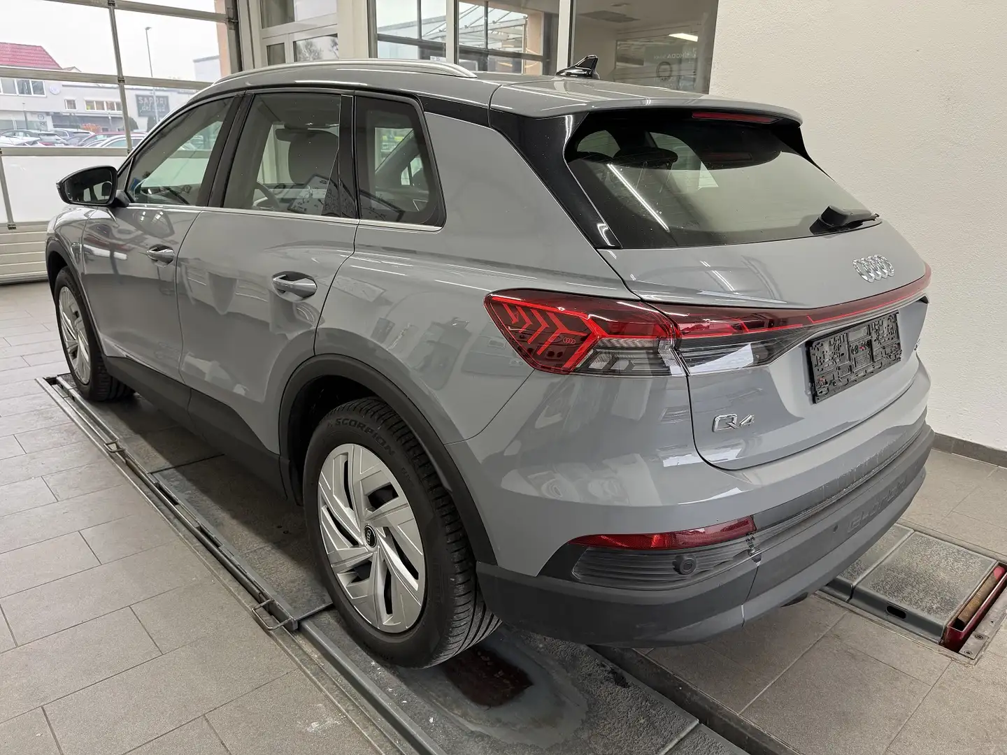 Audi Q4 e-tron e-tron 35 GRA*SHZ*NAVI*Stand.Klima Grau - 2