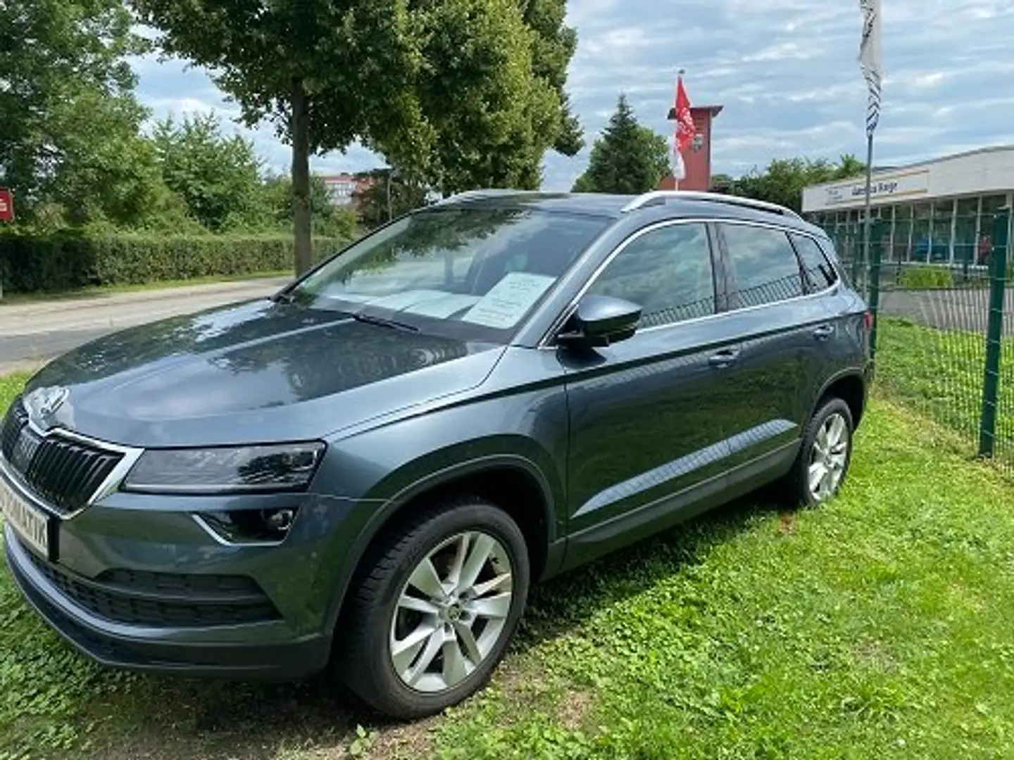 Skoda Karoq 1.5 TSI ACT DSG Style Navi, Standh.,AHK, ... Grau - 1
