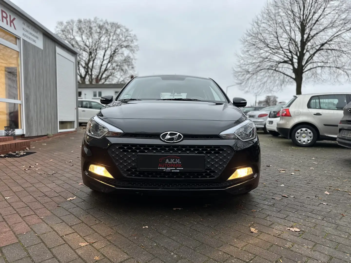 Hyundai i20 Allwetterr.*Sitz-lenkradhzg*TÜV&ServiceNeu*Garant Black - 2