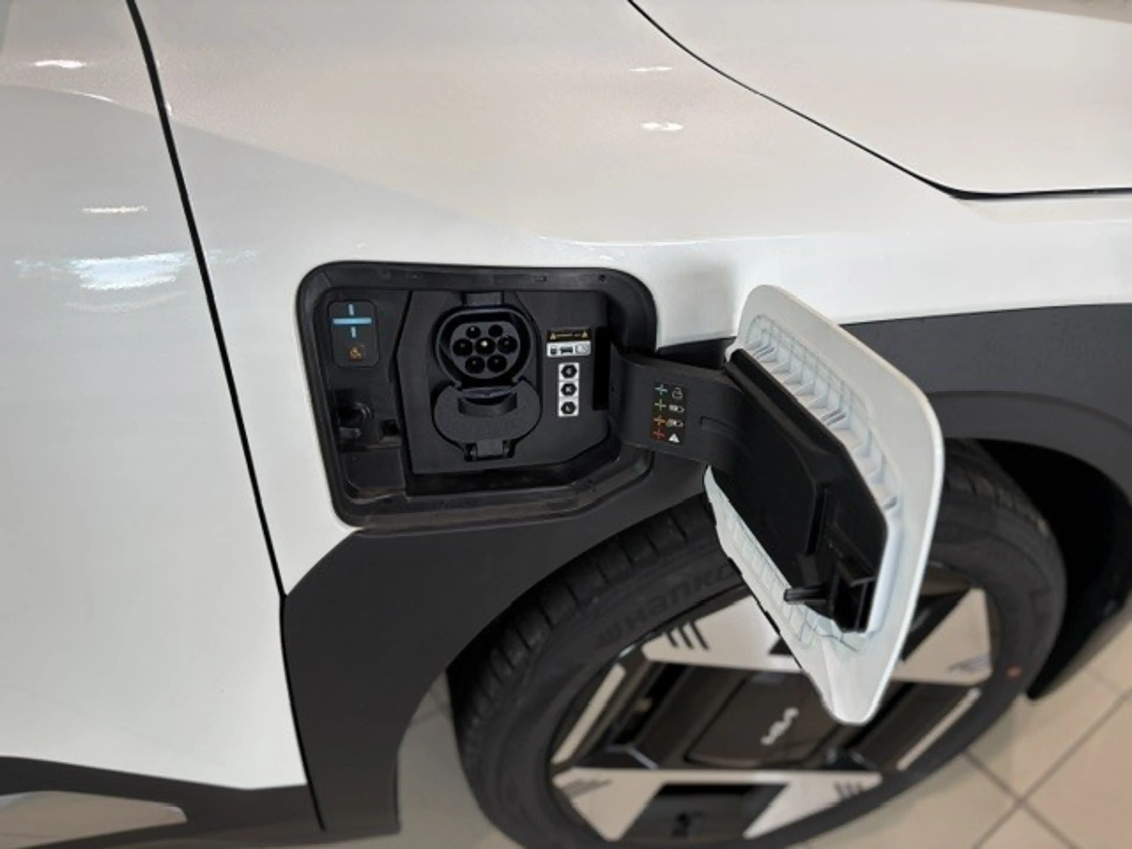 Kia EV3 Earth 81,4kWh P3-P8 AHK Business Upgrade Drive 19' — photo 10