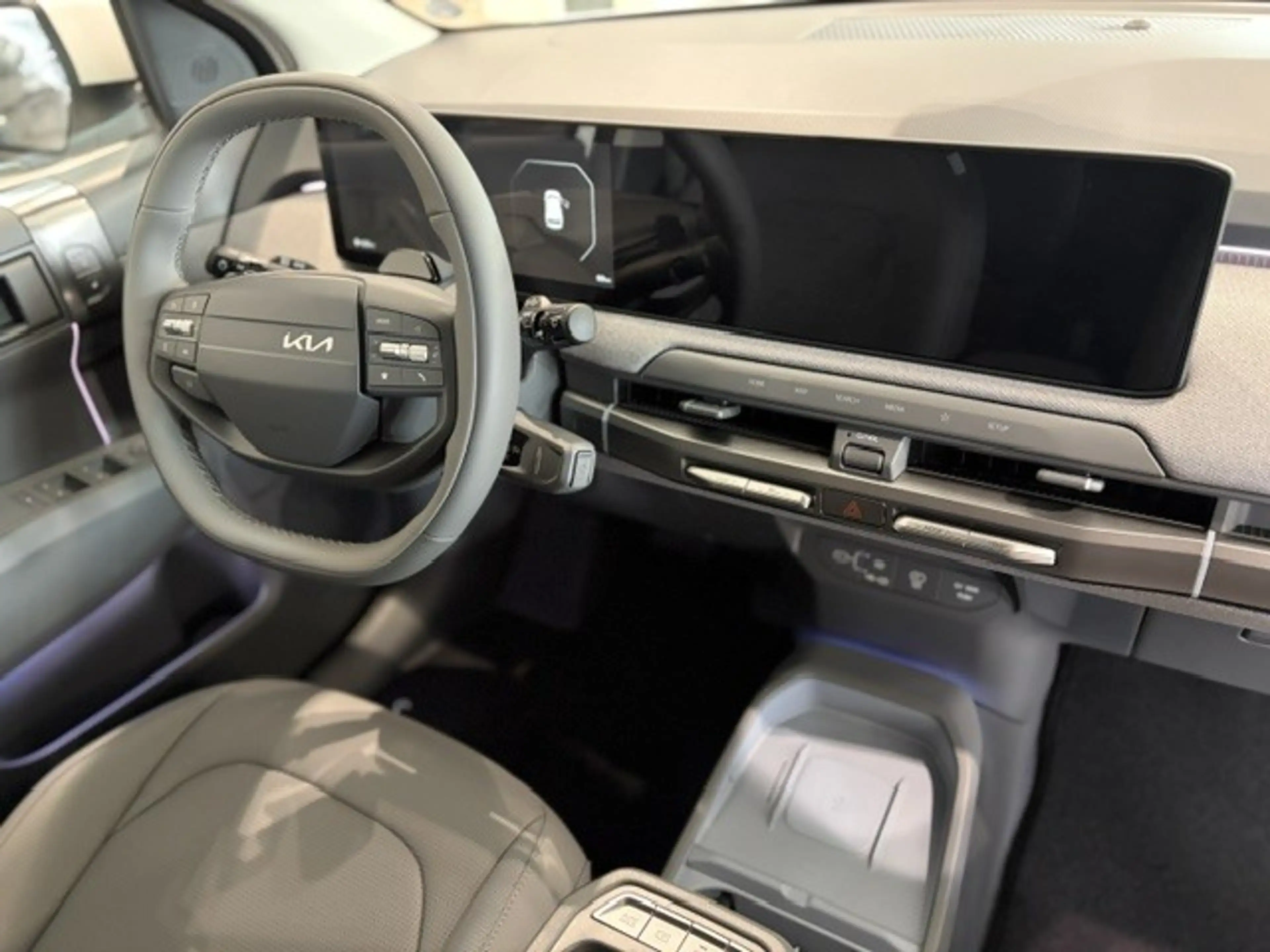 Kia EV3 Earth 81,4kWh P3-P8 AHK Business Upgrade Drive 19' — photo 12