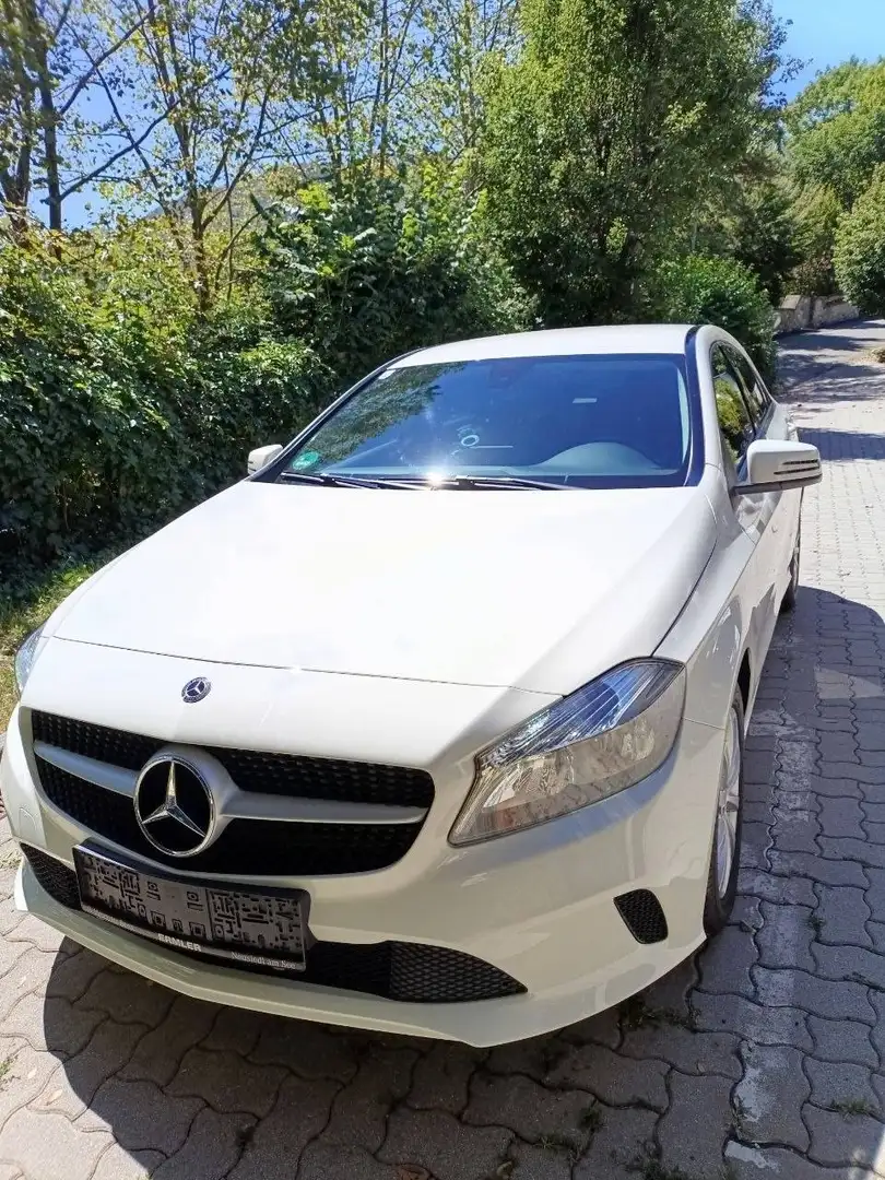 Mercedes-Benz A 160 A 160 Austria Edition Automatik (7G-DCT) nur 61.998 km (Preis Verhandlungsbasis) Weiß - 1