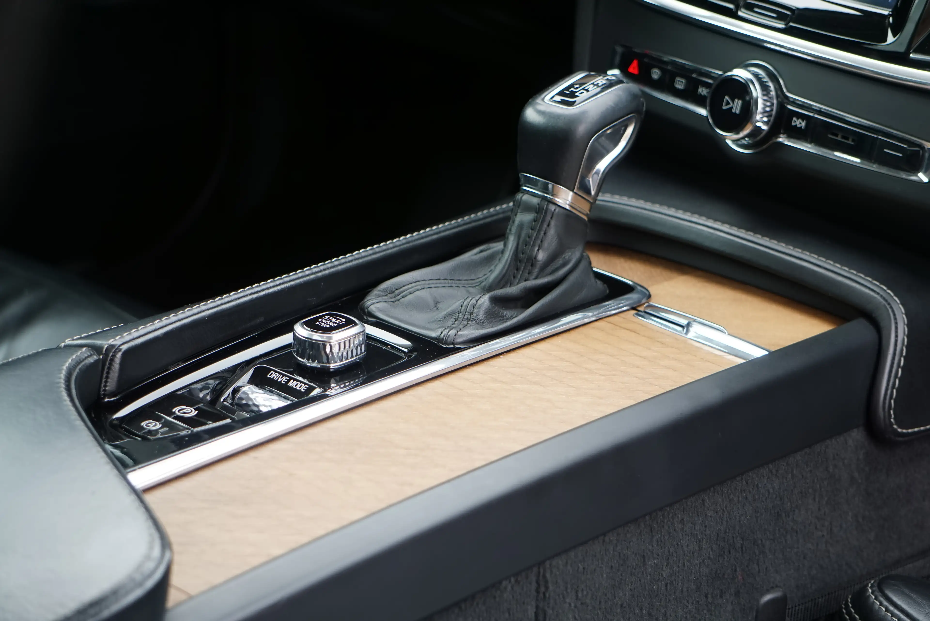 Volvo S90 2.0 D4 Inscription AUTO COCKPIT FULL-LED CAM360 — photo 13