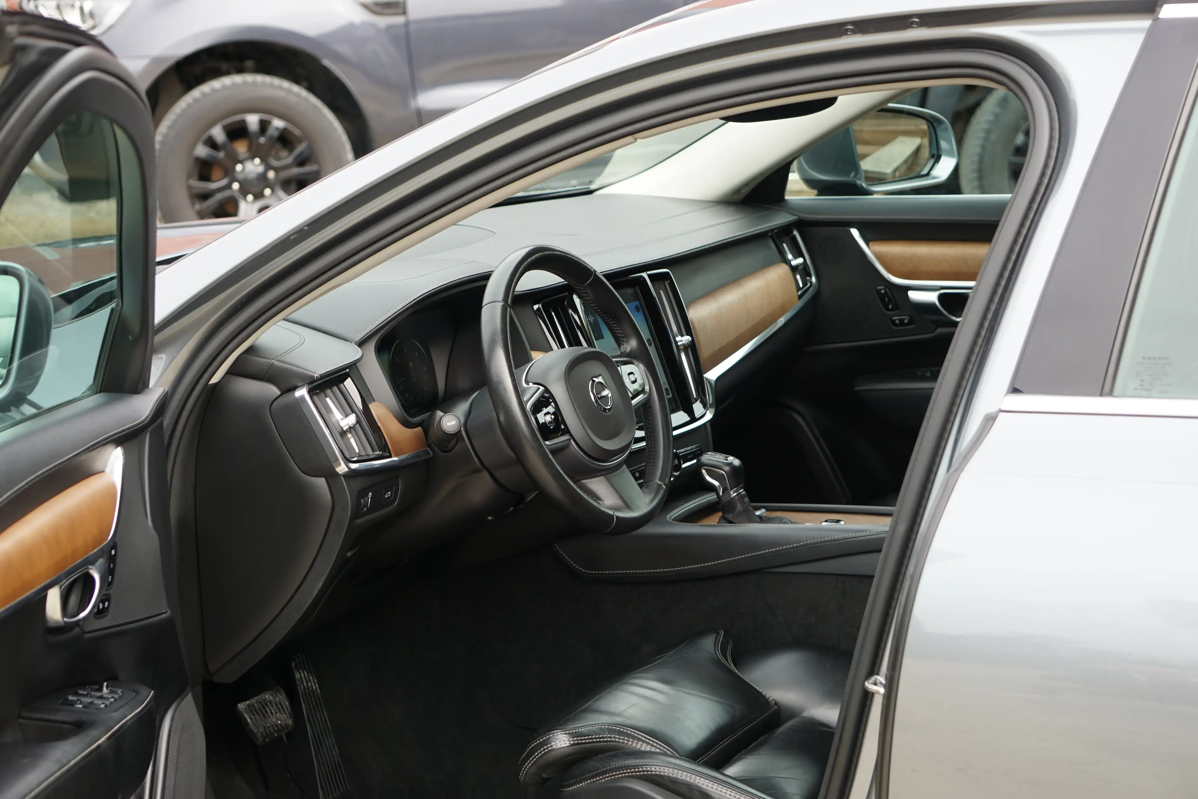 Volvo S90 2.0 D4 Inscription AUTO COCKPIT FULL-LED CAM360 — photo 7