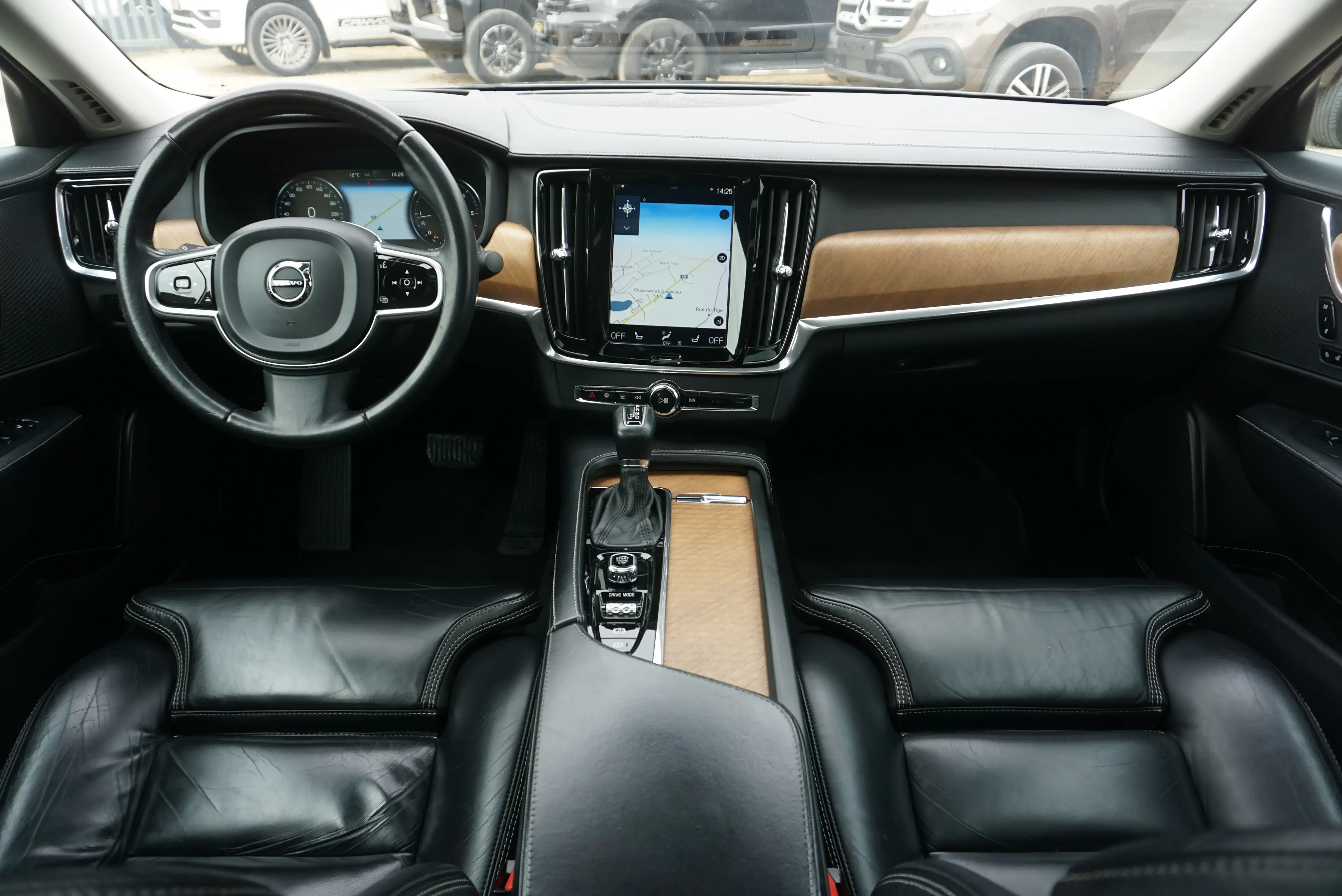 Volvo S90 2.0 D4 Inscription AUTO COCKPIT FULL-LED CAM360 — photo 15
