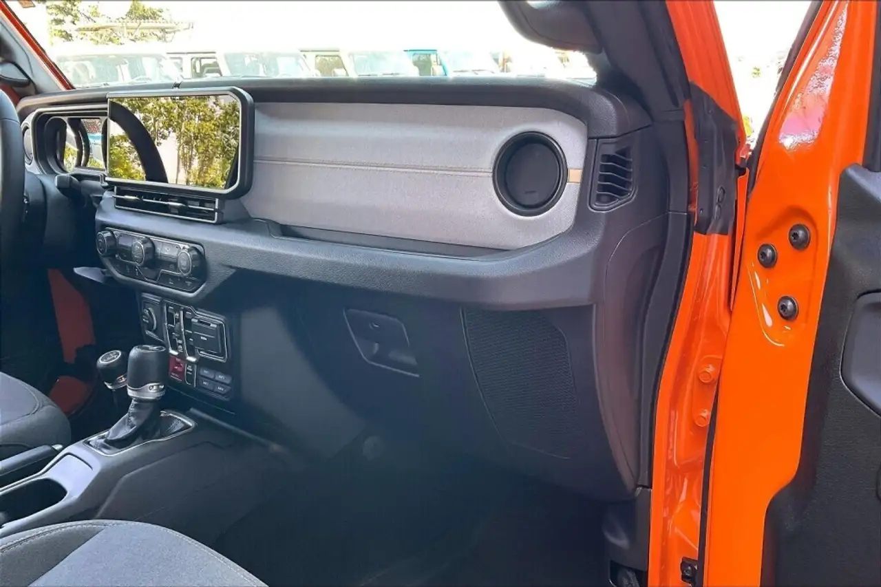 Jeep Wrangler снимка Jeep Wrangler