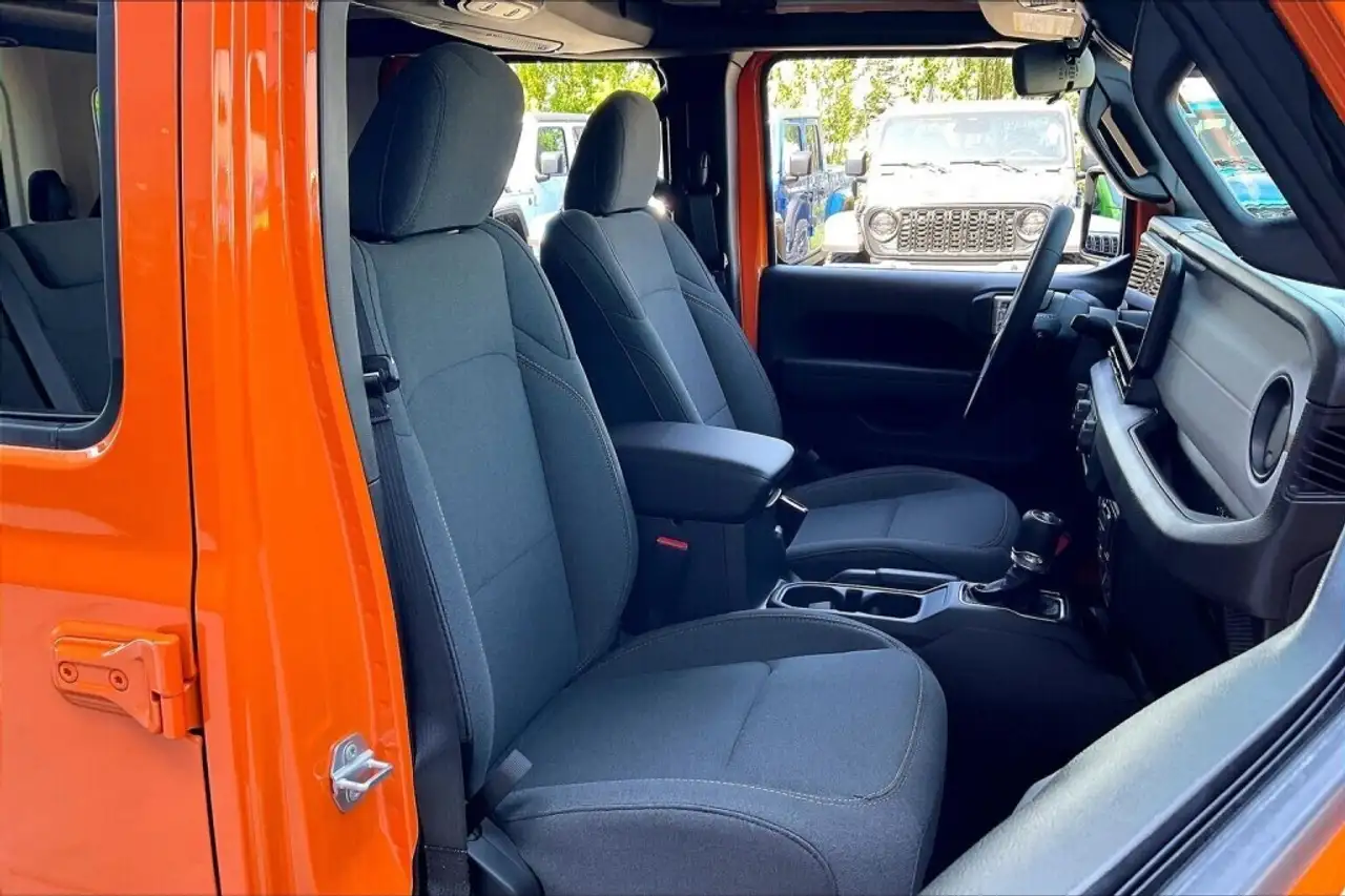 Jeep Wrangler снимка Jeep Wrangler