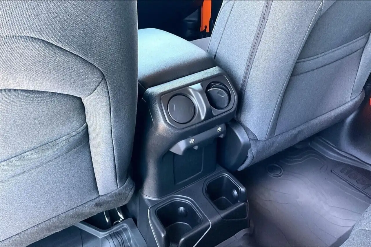 Jeep Wrangler снимка Jeep Wrangler
