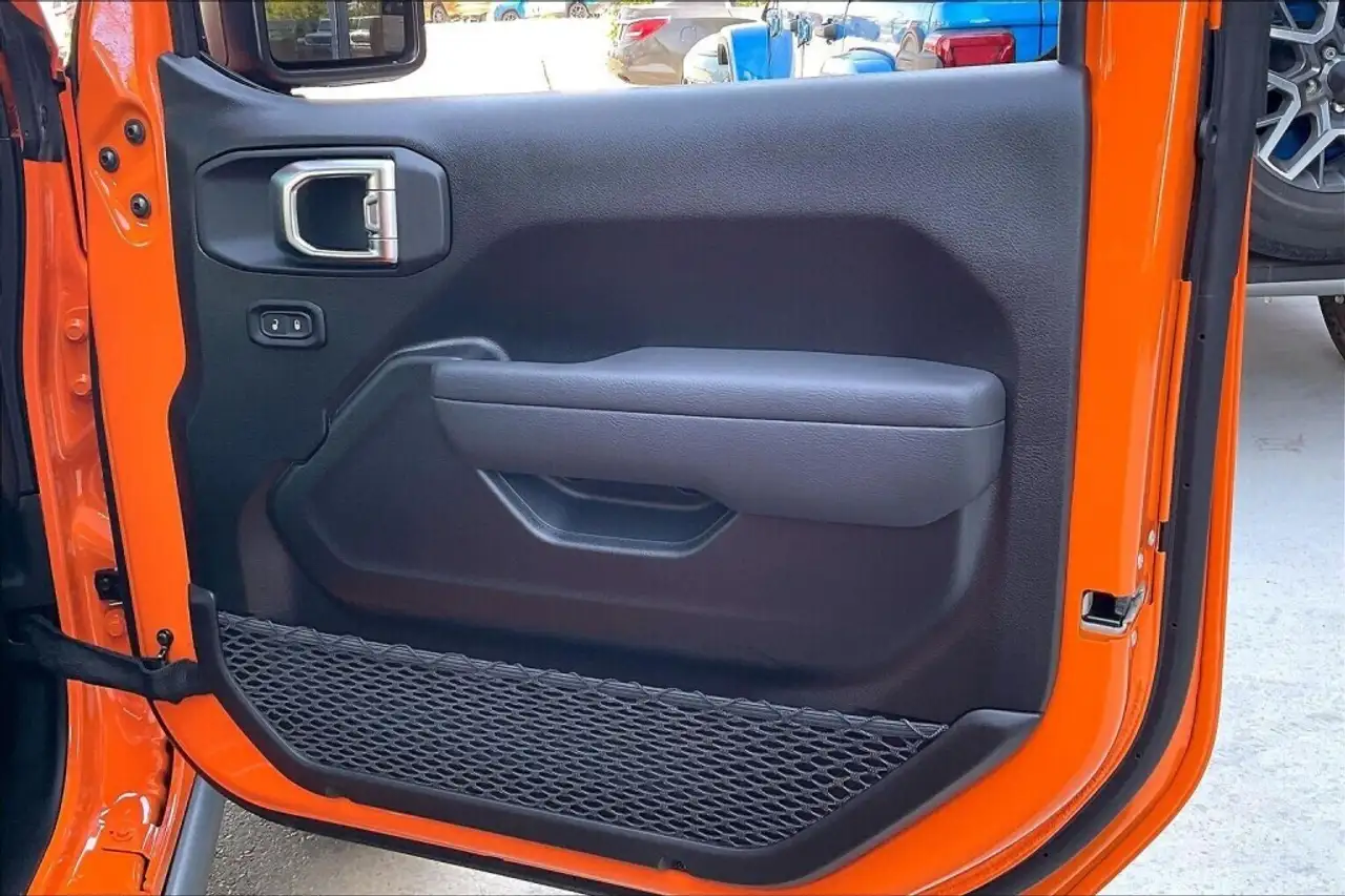 Jeep Wrangler снимка Jeep Wrangler