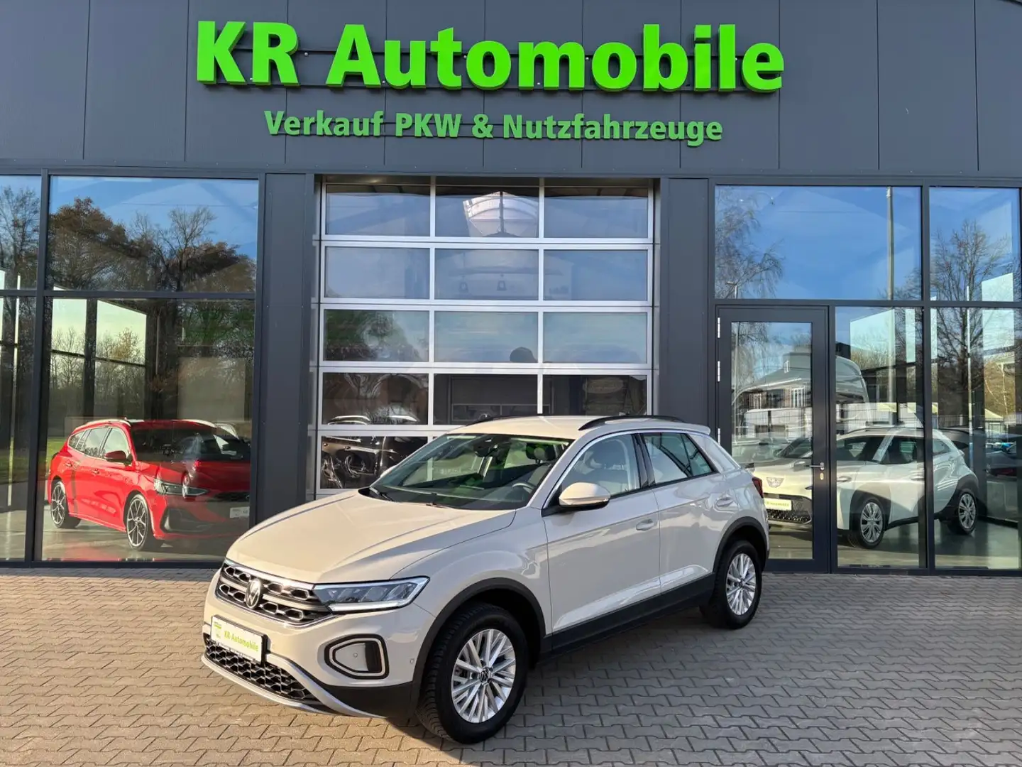 Volkswagen T-Roc Life - AHK - LED - Allwetterreifen Grau - 2