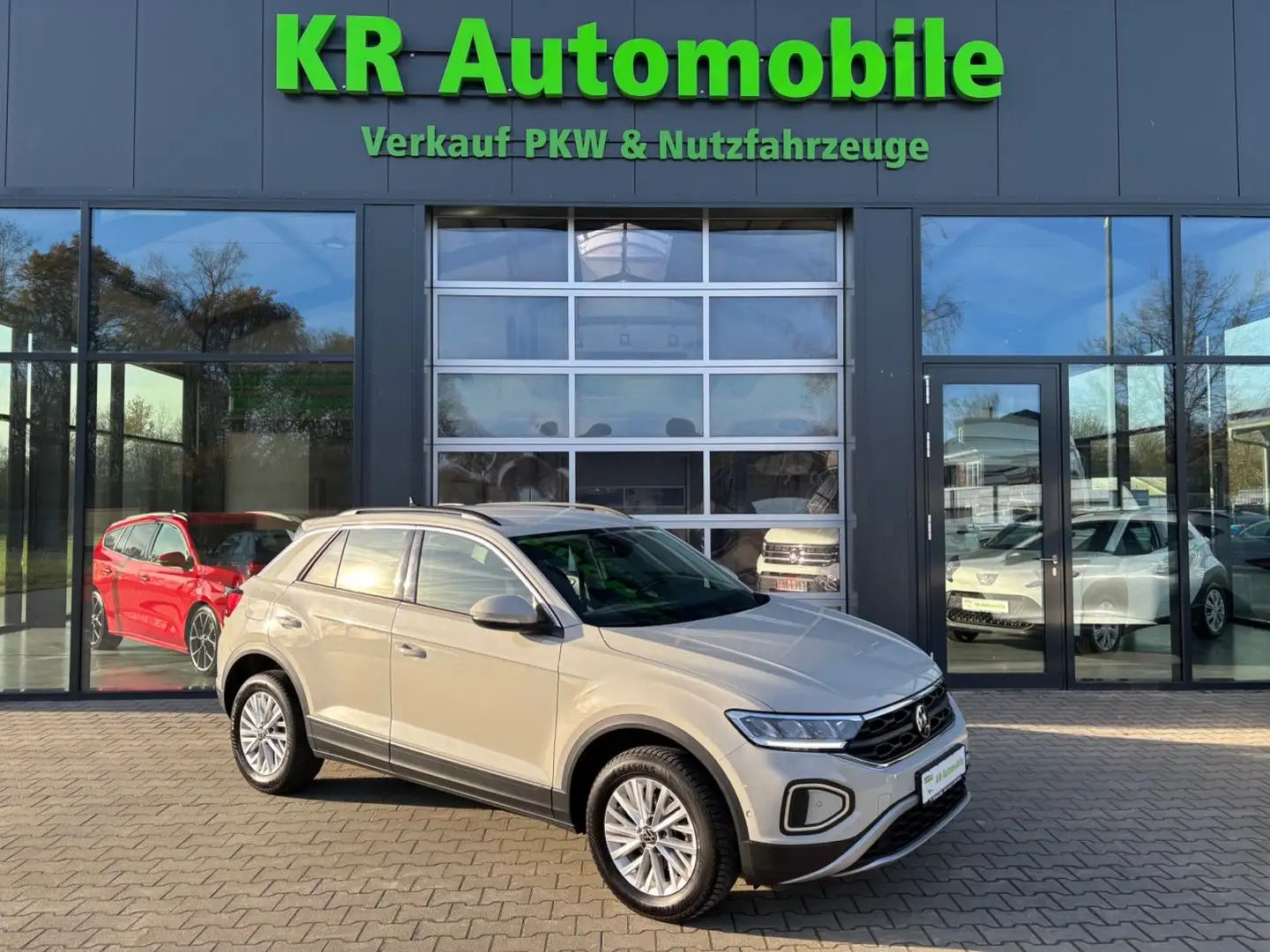 Volkswagen T-Roc Life - AHK - LED - Allwetterreifen Grau - 1