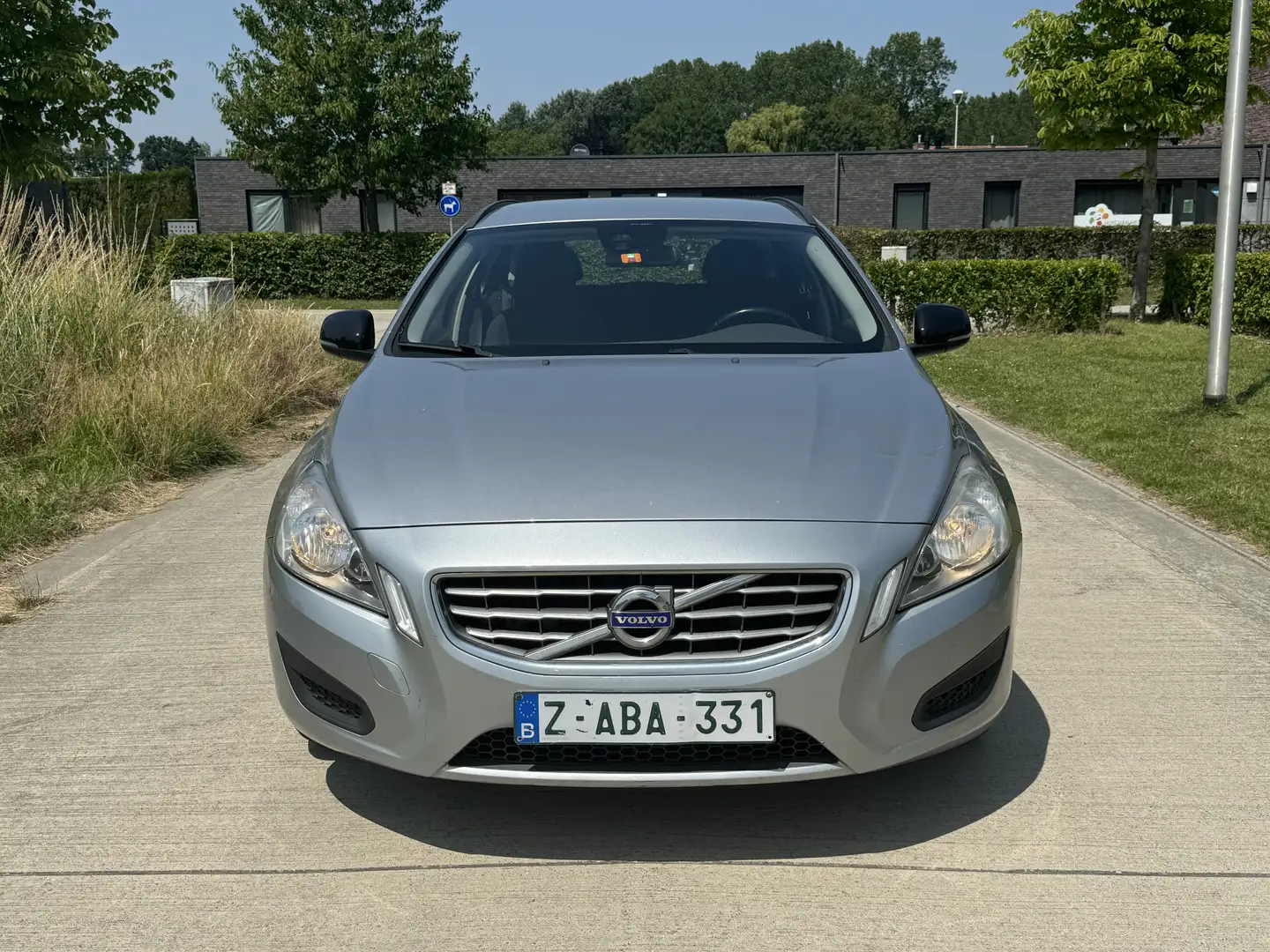 Volvo V60 1.6 essence R-design Powershift Automatique Stříbrná - 2