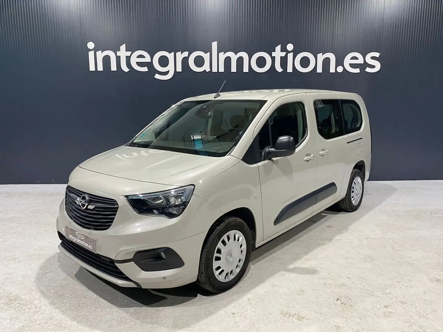 Opel Combo Life 1.5TD S/S Edition Plus XL 7pl 100 Gri - 2