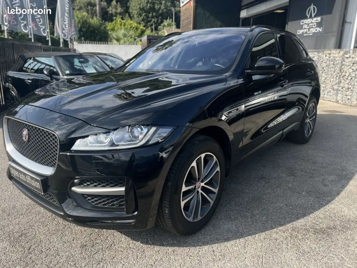 Jaguar F-Pace V6 3.0D 300CH R-SPORT 4X4 BVA8 Schwarz - 2