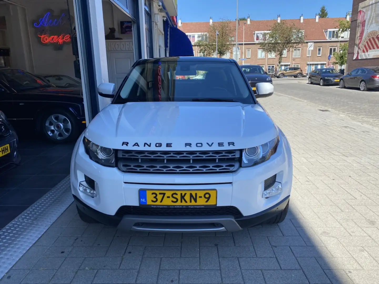 Land Rover Range Rover Evoque 2.2 TD4 4WD Pure NL AUTO/FULL OPTIONS/DEALER O.H Wit - 2