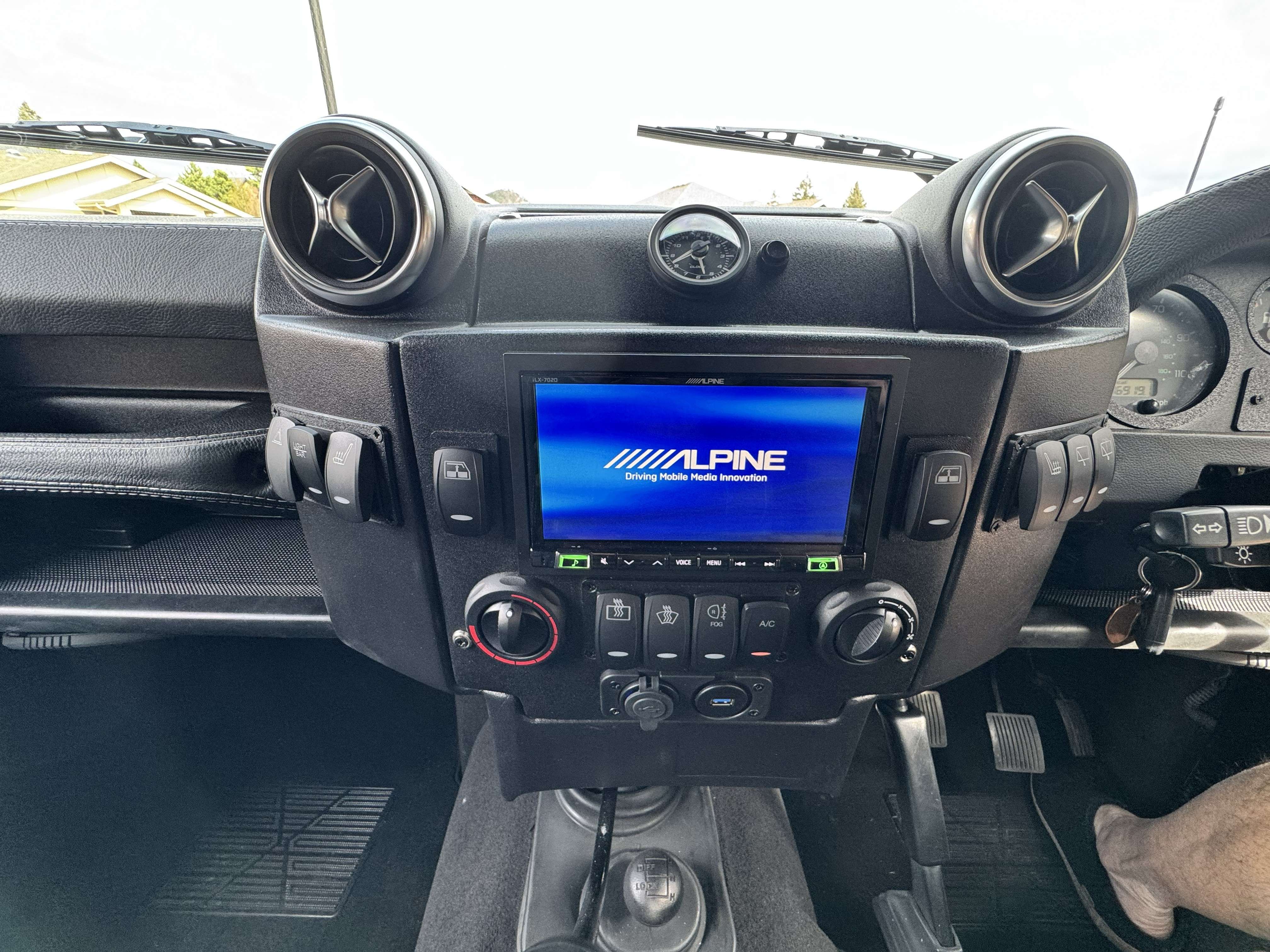 2002 Land Rover Defender thumb 16