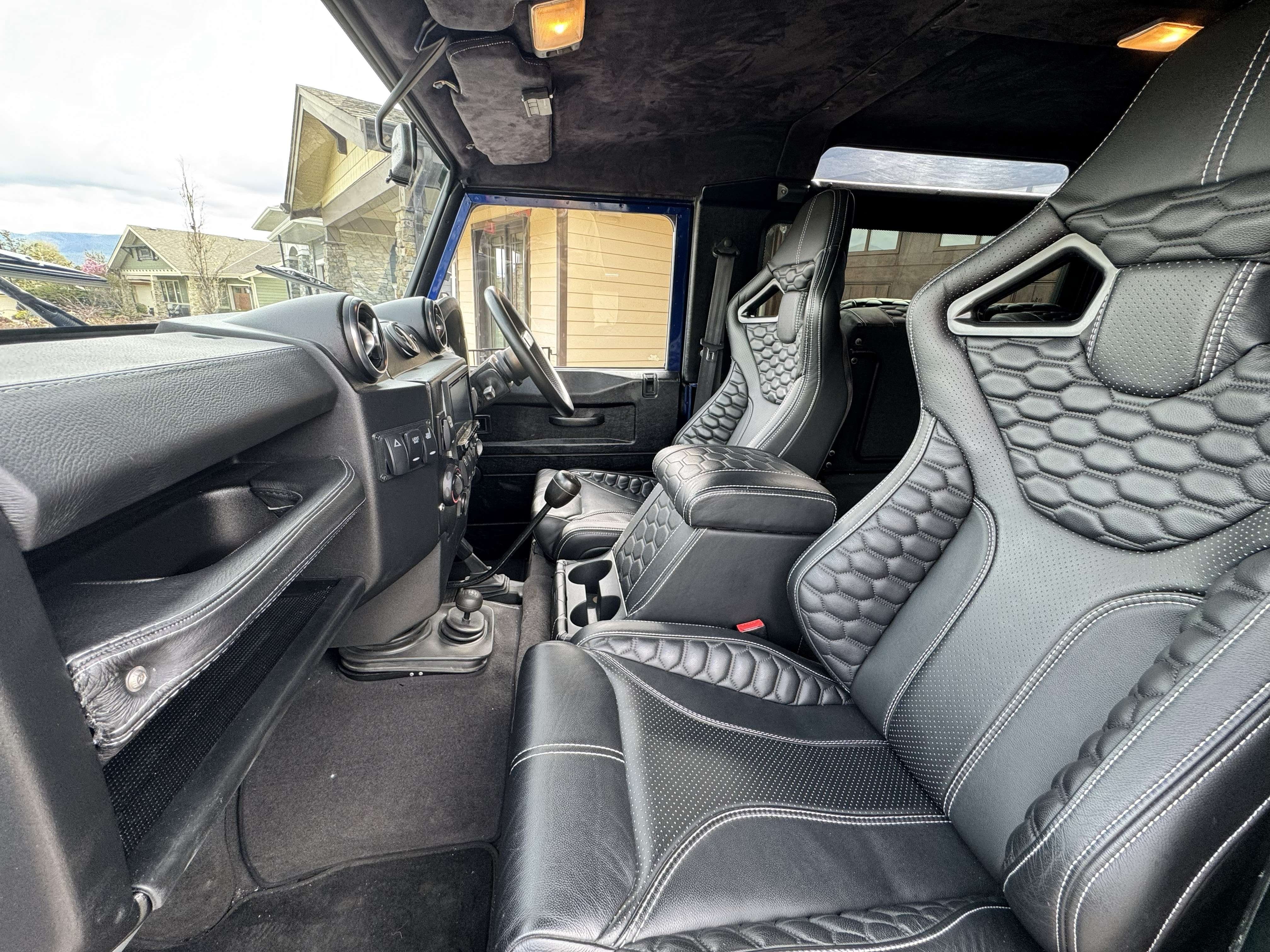 2002 Land Rover Defender thumb 12
