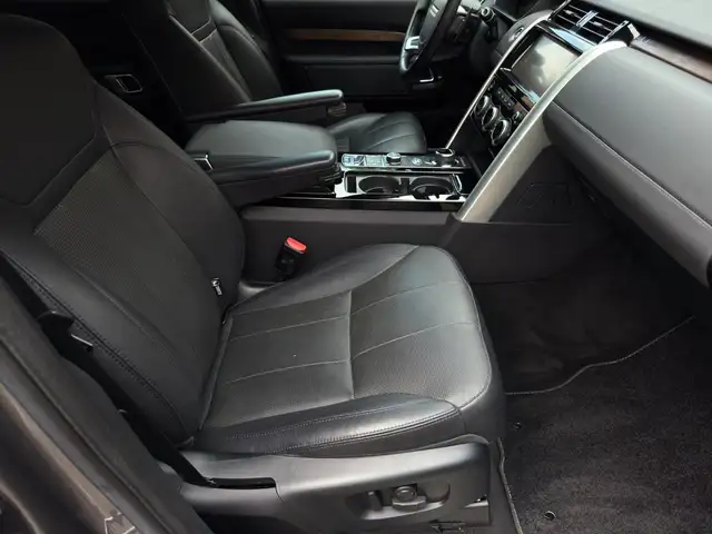 Land Rover Discovery view 12