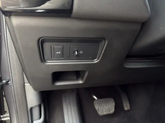 Land Rover Discovery view 18