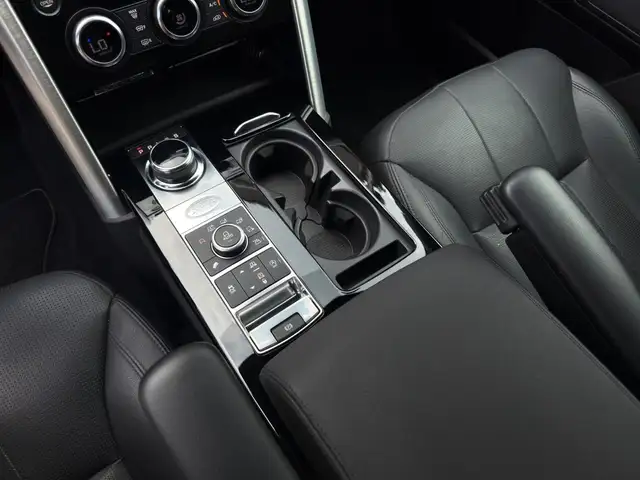 Land Rover Discovery view 30