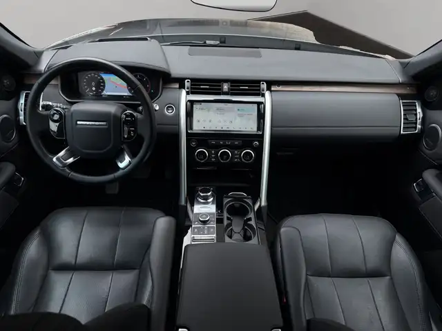 Land Rover Discovery view 11
