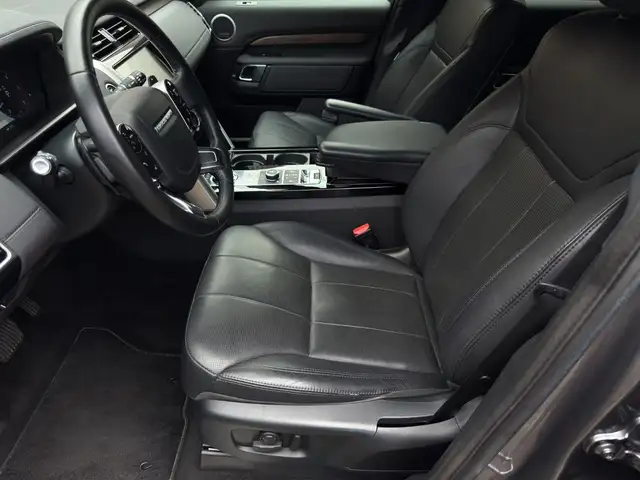 Land Rover Discovery view 10