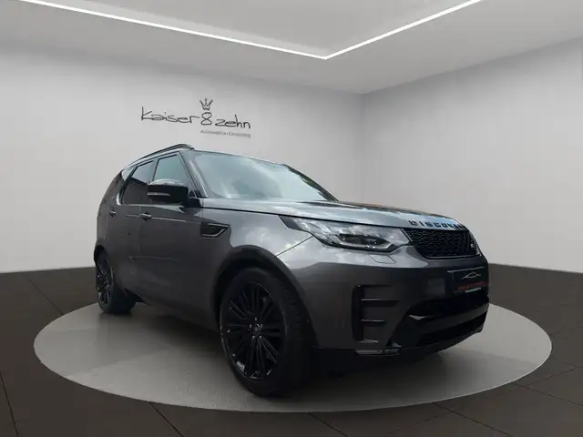 Land Rover Discovery view 3