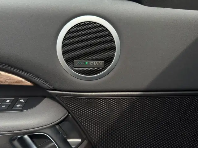Land Rover Discovery view 17