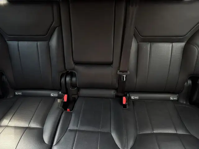 Land Rover Discovery view 14