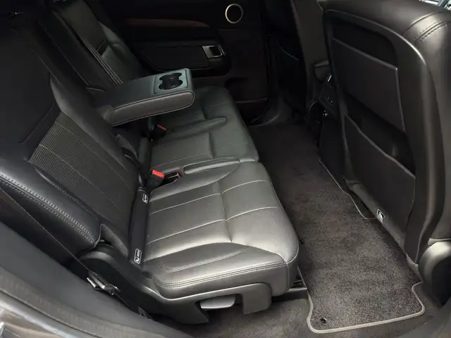 Land Rover Discovery view 13