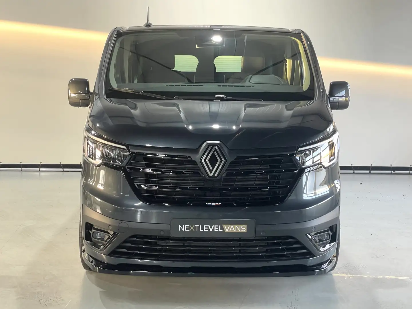 Renault Trafic 2.0 Blue dCi 170PK T30 L2H1 Extra / Leder / Camera Grijs - 2