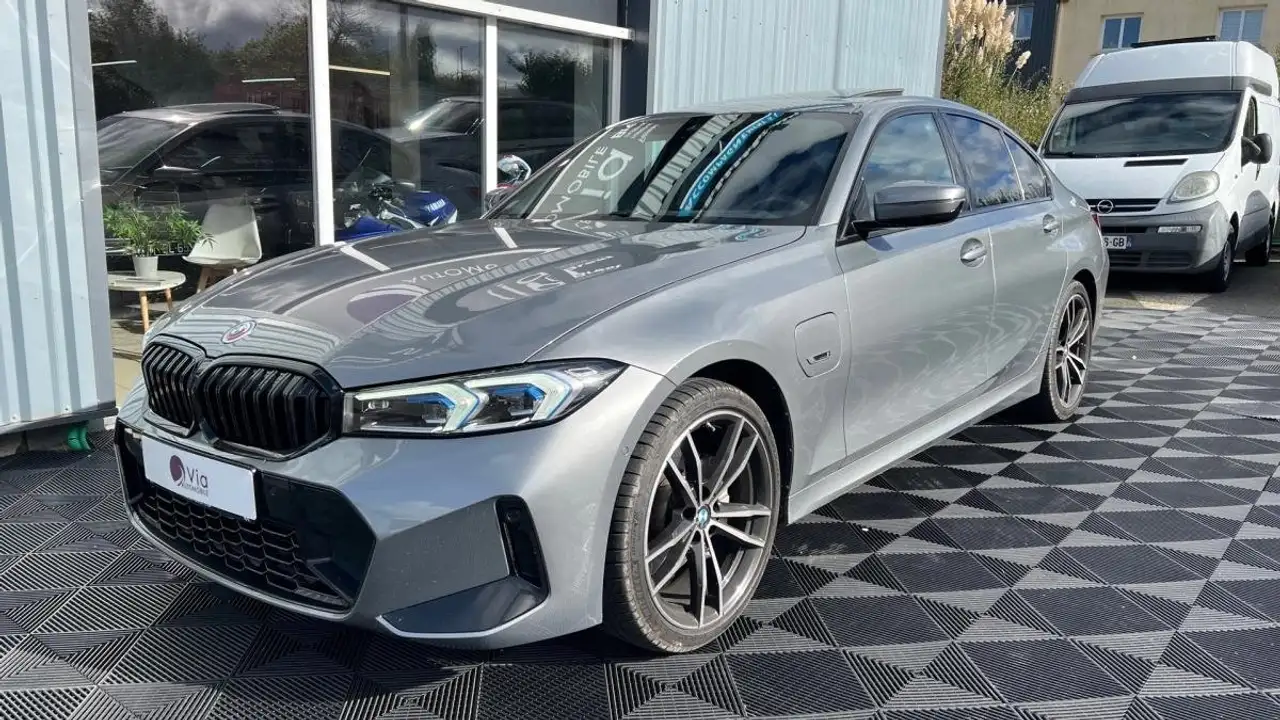 BMW 330
