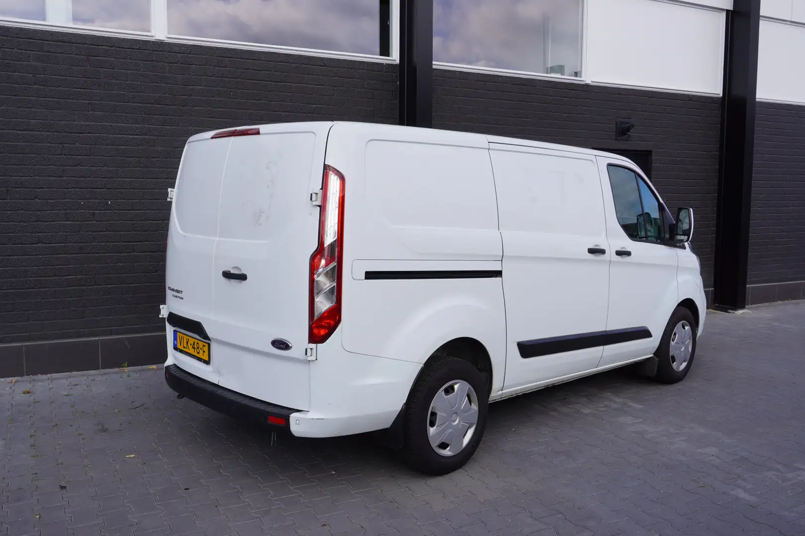 Ford Transit Custom 2.0 TDCI 130PK EURO 6 - Airco - Navi - Cruise - €1 Wit - 2