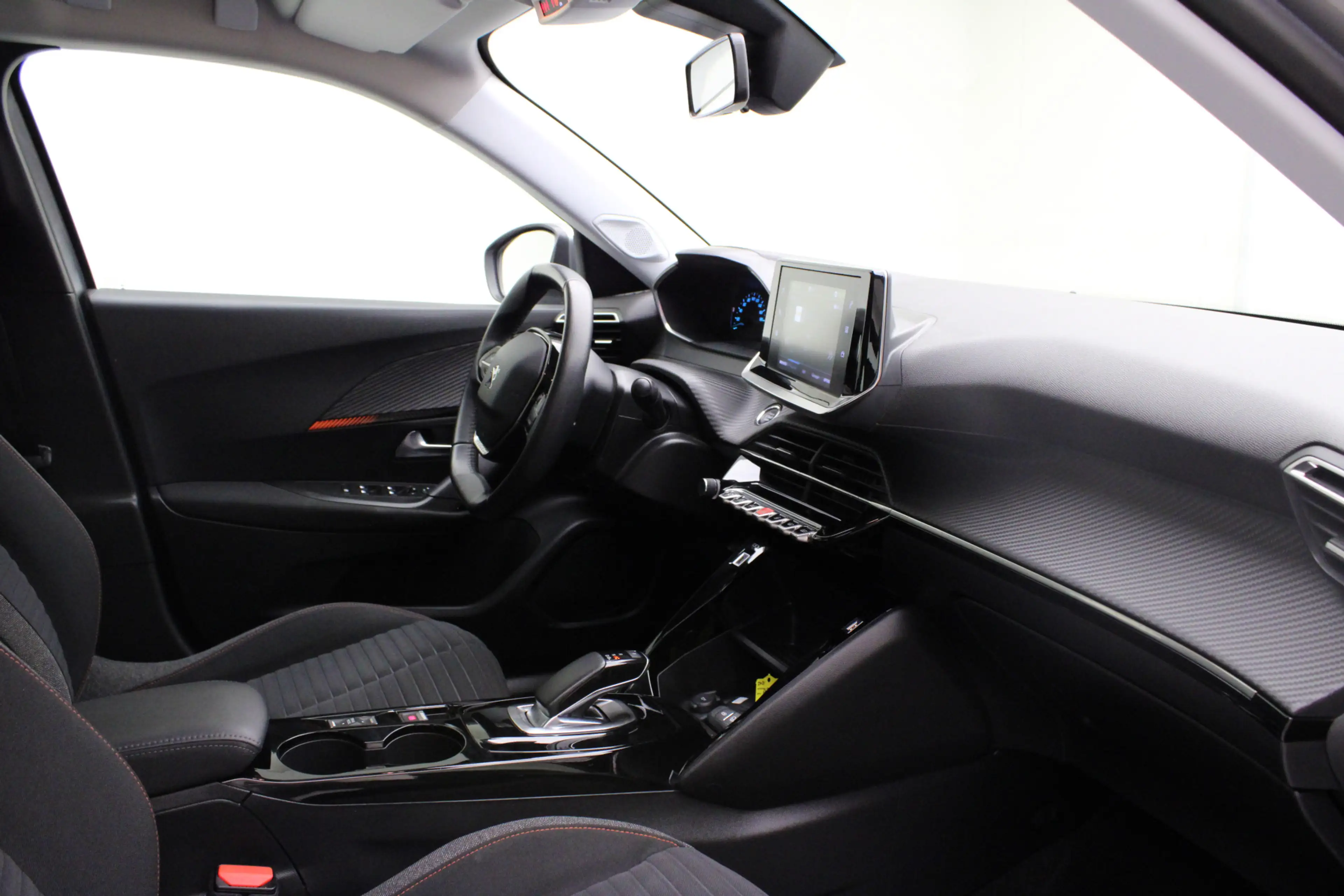 Peugeot e-2008 EV Active 50 kWh | Climate / Cruise / Carplay / Bl — photo 17
