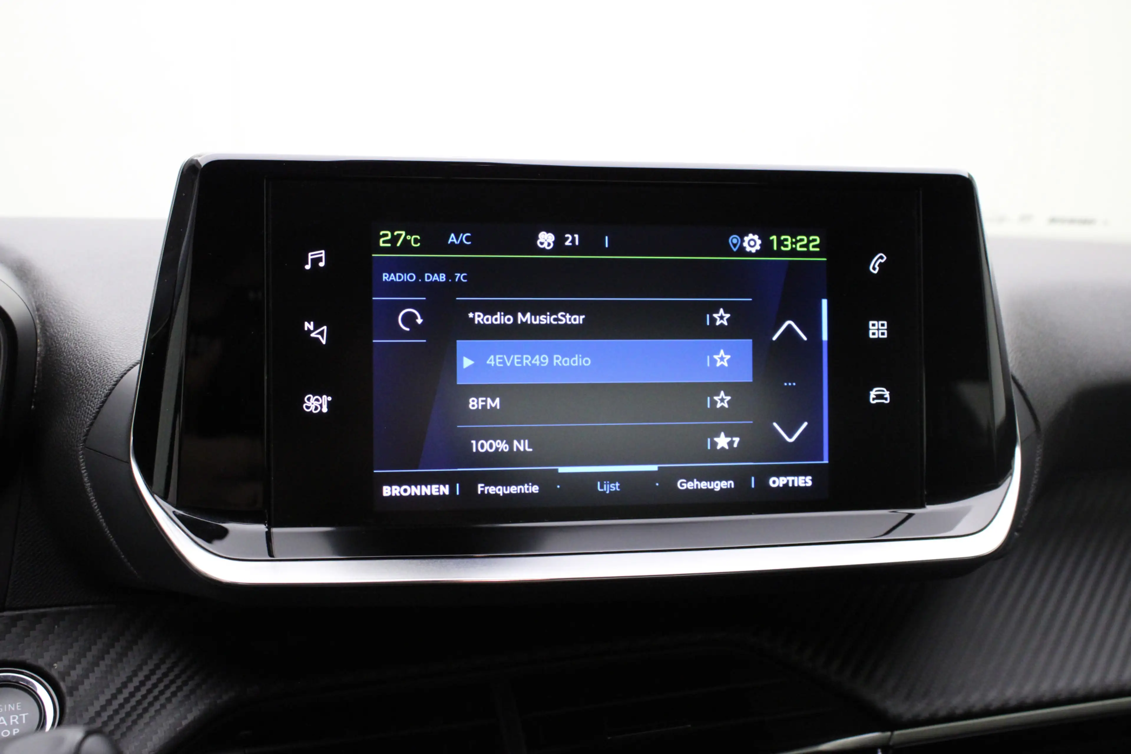 Peugeot e-2008 EV Active 50 kWh | Climate / Cruise / Carplay / Bl — photo 35