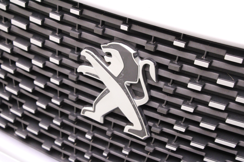 Peugeot e-2008 EV Active 50 kWh | Climate / Cruise / Carplay / Bl — photo 10