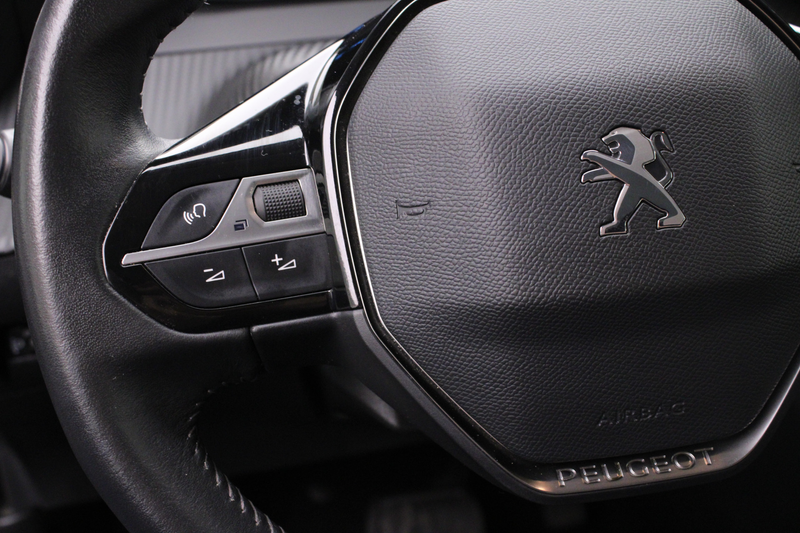 Peugeot e-2008 EV Active 50 kWh | Climate / Cruise / Carplay / Bl — photo 20